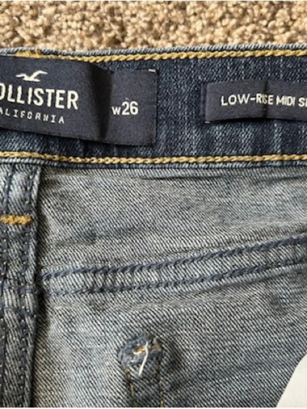Hollister Low-Rise Denim Shorts – Size 26/3 – Light Blue